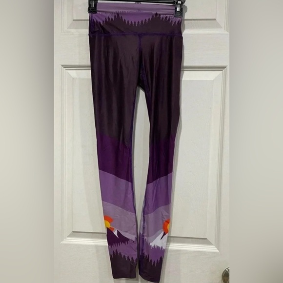 Colorado Threads Women’s XS Yoga Pants Tights for Workout or Pilates Purple - Picture 1 of 6